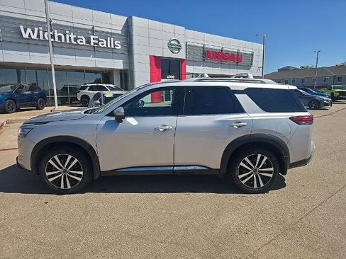 Certified 2023 Nissan Pathfinder Platinum image 2