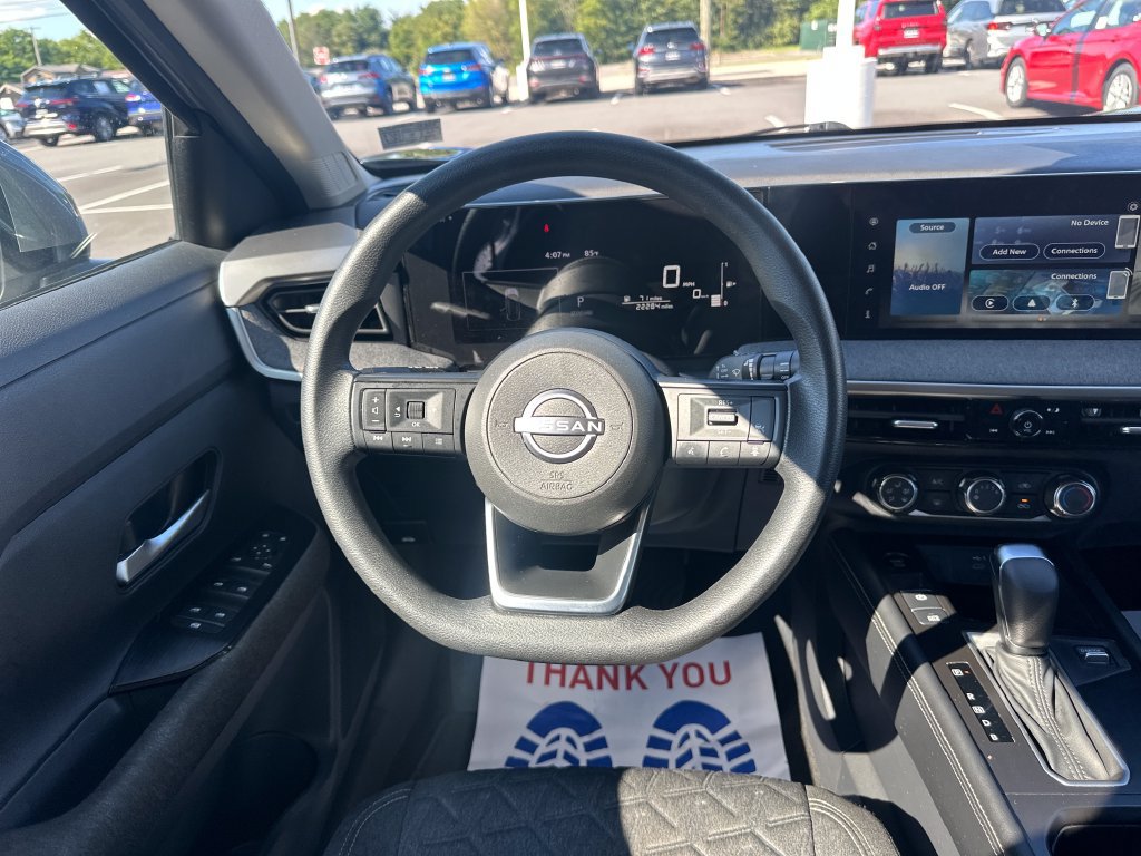 Used 2025 Nissan Kicks SV AWD/4WD image 19
