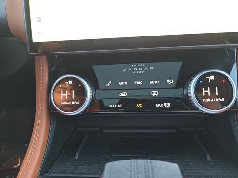 Used 2024 Jaguar F-PACE R-Dynamic S image 19