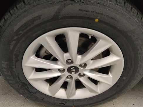 Used 2019 Kia Sorento LX image 31