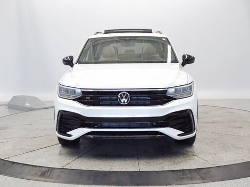 Used 2023 Volkswagen Tiguan SE R-Line FWD image 11