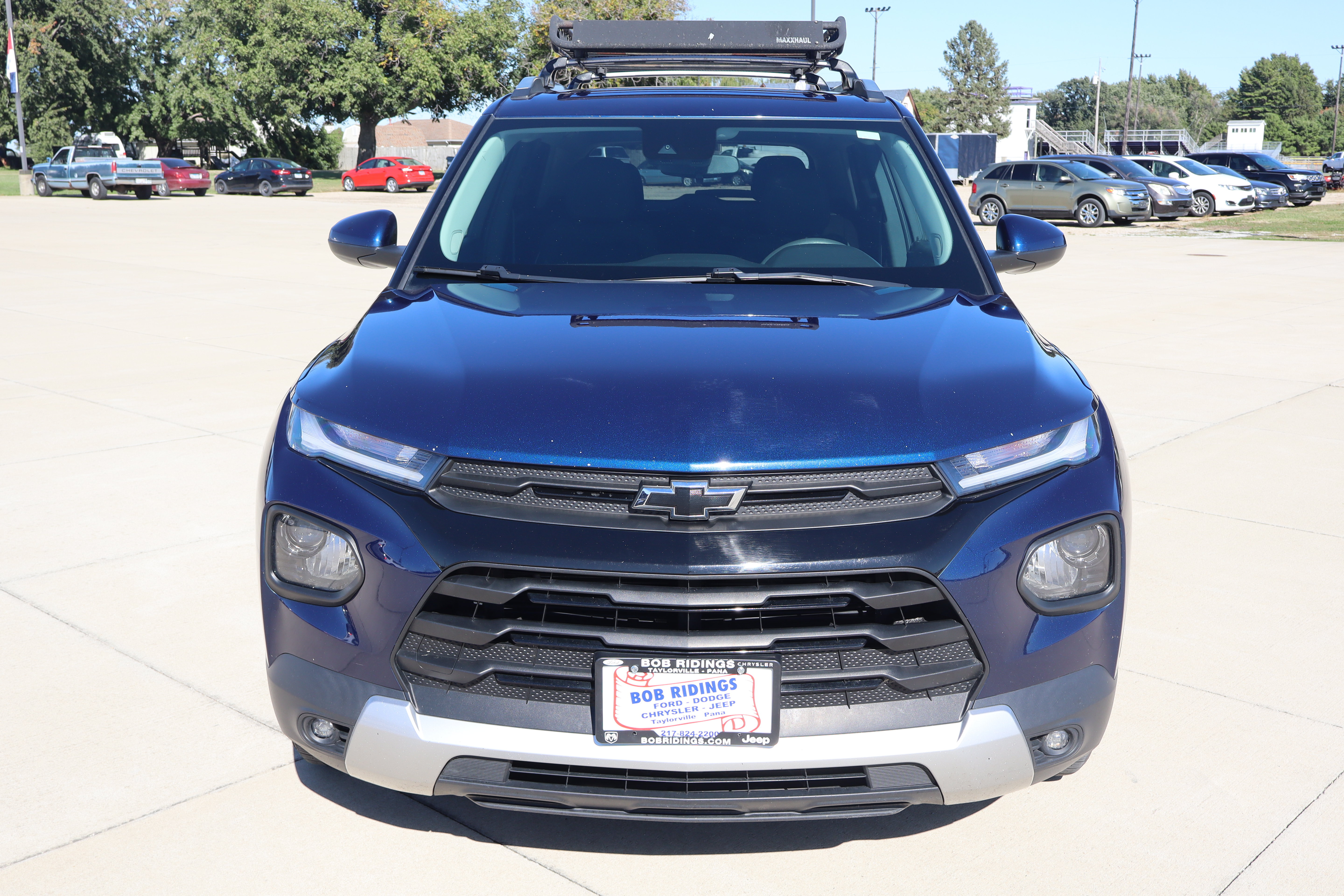 Used 2022 Chevrolet TrailBlazer LT w/ LPO, Blackout Package FWD image 2