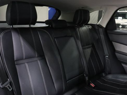 Used 2018 Land Rover Range Rover Velar S image 26