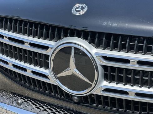 Used 2025 Mercedes-Benz GLE 450e 4MATIC w/ Driver Assistance Package image 31
