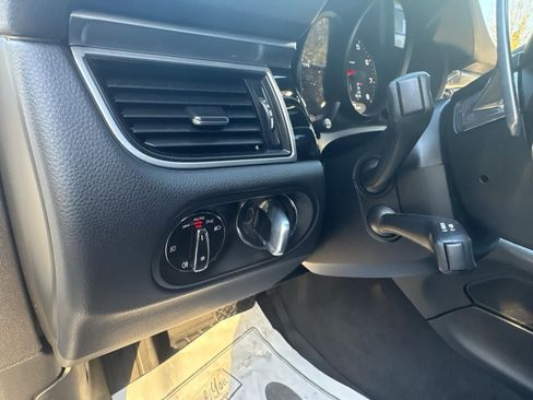 Used 2018 Porsche Macan image 18