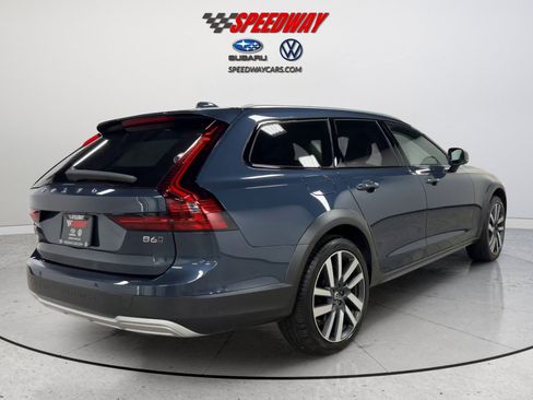 Used 2025 Volvo V90 B6 Cross Country Plus w/ Climate Package AWD/4WD image 6