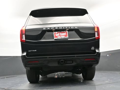 Used 2025 Ford Expedition Active image 40