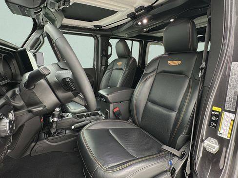 Used 2025 Jeep Wrangler Unlimited Sport AWD/4WD image 13