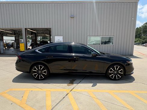 Used 2024 Honda Accord Touring image 9
