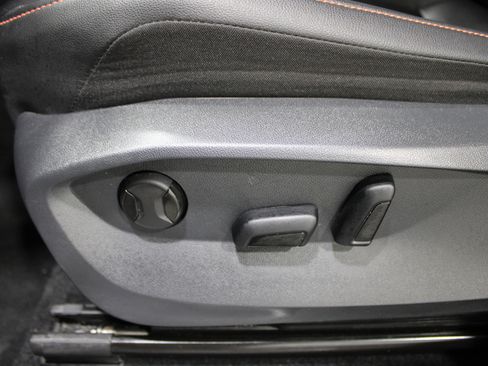 Used 2024 Volkswagen Tiguan SE image 4