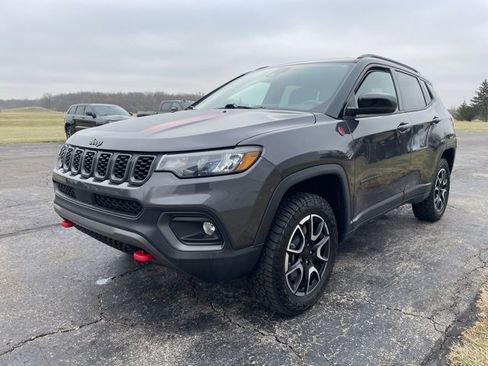 Used 2024 Jeep Compass Trailhawk w/ Trailhawk Convenience Group image 7