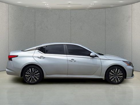 Used 2023 Nissan Altima 2.5 SV w/ SV Premium Package FWD image 6