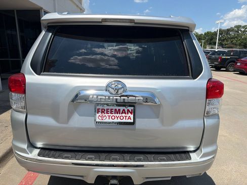 Used 2010 Toyota 4Runner Limited AWD/4WD image 9