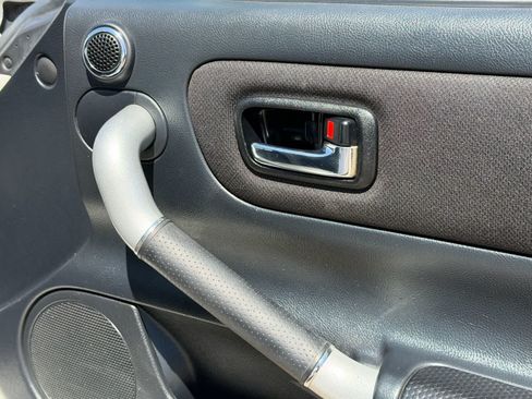Used 2004 Toyota MR2 RWD image 19