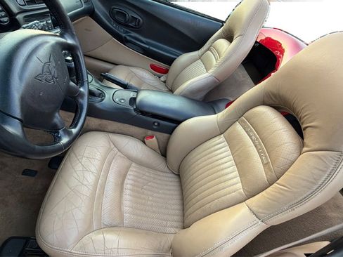 Used 2004 Chevrolet Corvette Convertible w/ Preferred Equipment Group RWD image 13