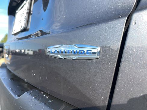 Used 2018 Jeep Renegade Latitude w/ UConnect 8.4 Nav Group image 11