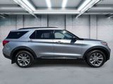 Used 2022 Ford Explorer XLT w/ Equipment Group 202A image 6