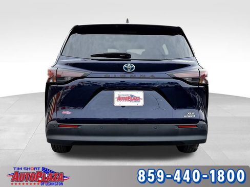 Used 2024 Toyota Sienna XLE FWD image 11