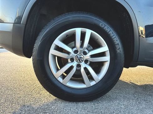 Used 2017 Volkswagen Tiguan S AWD/4WD image 32