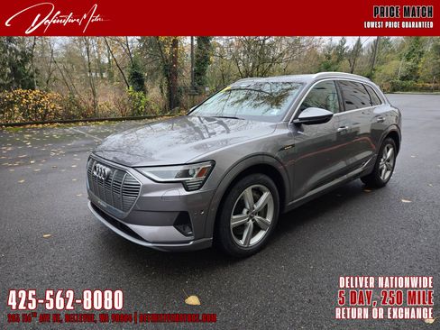 Used 2019 Audi e-tron Prestige w/ Prestige Package image 7