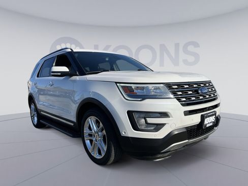 Used 2017 Ford Explorer Limited w/ Equipment Group 301A AWD/4WD image 18