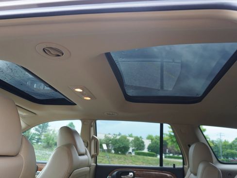 Used 2010 Buick Enclave CXL FWD image 24
