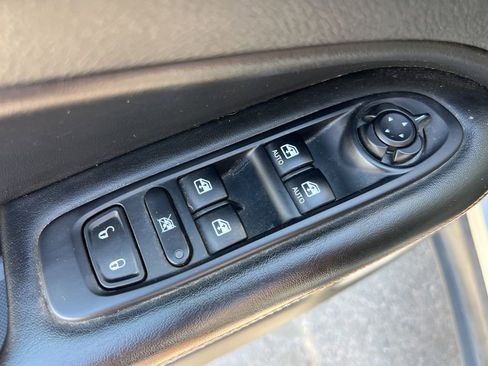 Used 2019 Jeep Compass Latitude w/ Cold Weather Group AWD/4WD image 10