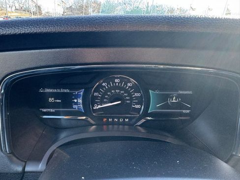 Used 2016 Lincoln Navigator L Select image 11