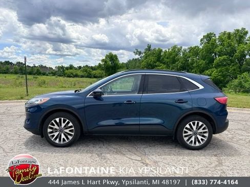 Used 2020 Ford Escape Titanium w/ Titanium Premium Package 2.0 AWD/4WD image 2