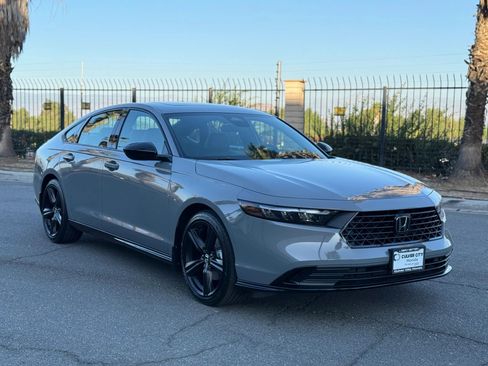 Used 2025 Honda Accord Sport image 4