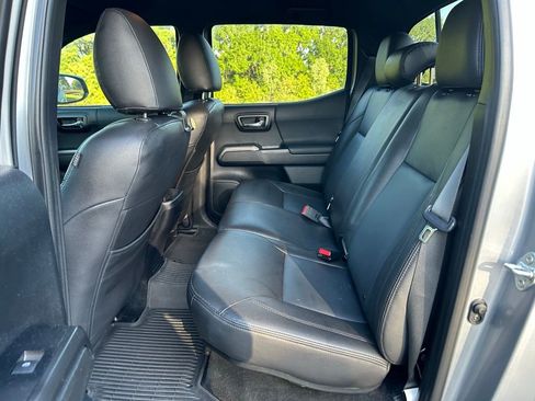 Used 2021 Toyota Tacoma TRD Sport w/ Technology Package AWD/4WD image 13