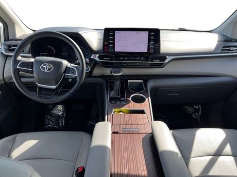 Certified 2023 Toyota Sienna XLE image 14