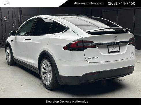 Used 2018 Tesla Model X 75D image 4