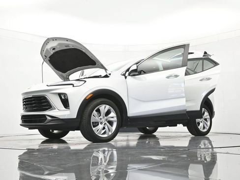 Used 2024 Buick Encore GX Preferred w/ Comfort Package FWD image 47