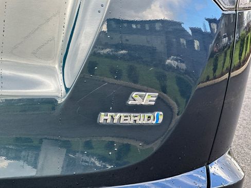 Used 2017 Toyota RAV4 SE image 32