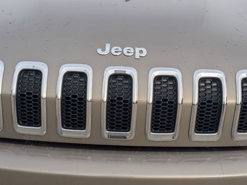 Used 2016 Jeep Cherokee Sport w/ Cold Weather Group image 9