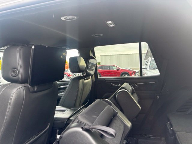 Used 2023 GMC Yukon Denali w/ Advanced Technology Package AWD/4WD image 9