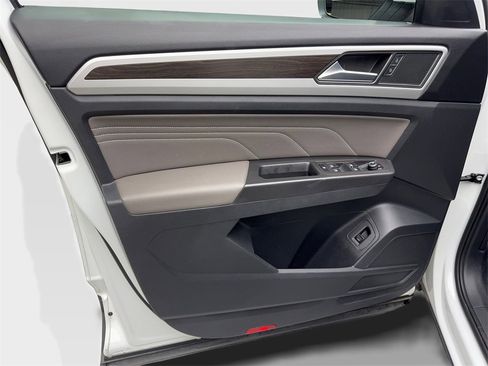 Used 2023 Volkswagen Atlas SE w/ Panoramic Sunroof Package image 31