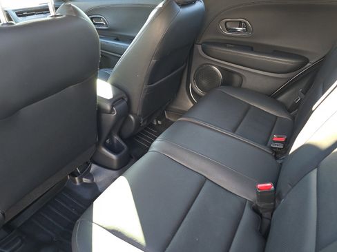 Used 2020 Honda HR-V Touring image 8