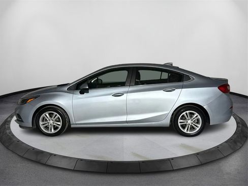 Used 2017 Chevrolet Cruze LT w/ Convenience Package image 8