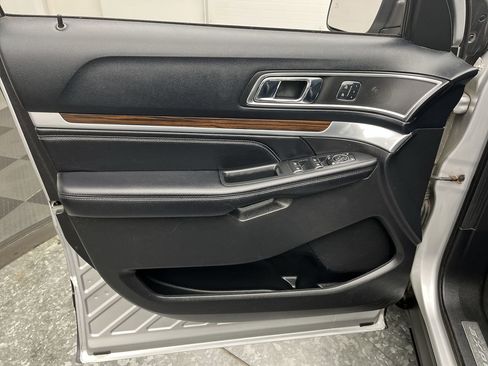 Used 2016 Ford Explorer Limited image 9
