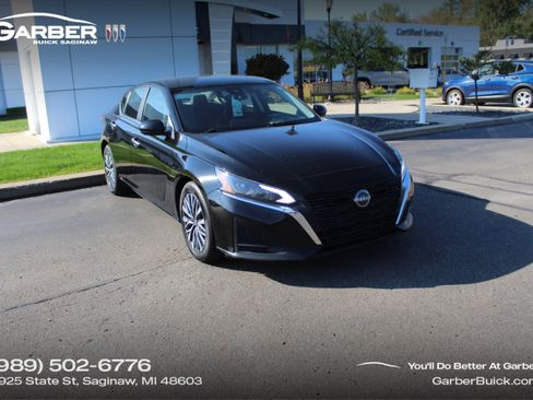 Used 2023 Nissan Altima 2.5 SV image 1