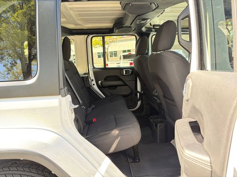 Used 2023 Jeep Wrangler Unlimited Sahara AWD/4WD image 24