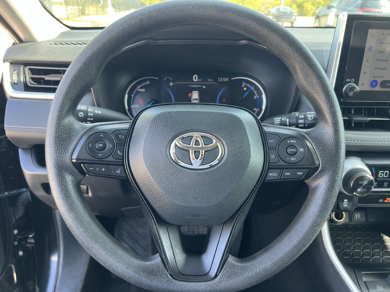 Used 2025 Toyota RAV4 XLE AWD/4WD image 6