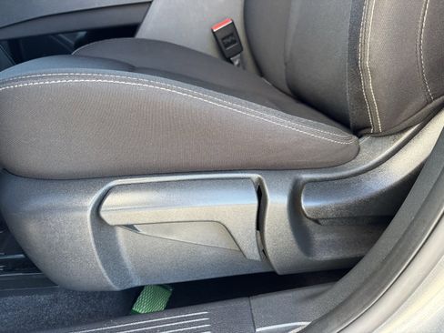 Used 2023 Nissan Rogue S image 14