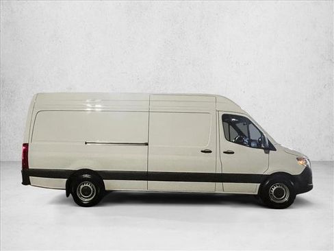 Used 2025 Mercedes-Benz Sprinter 2500 image 4