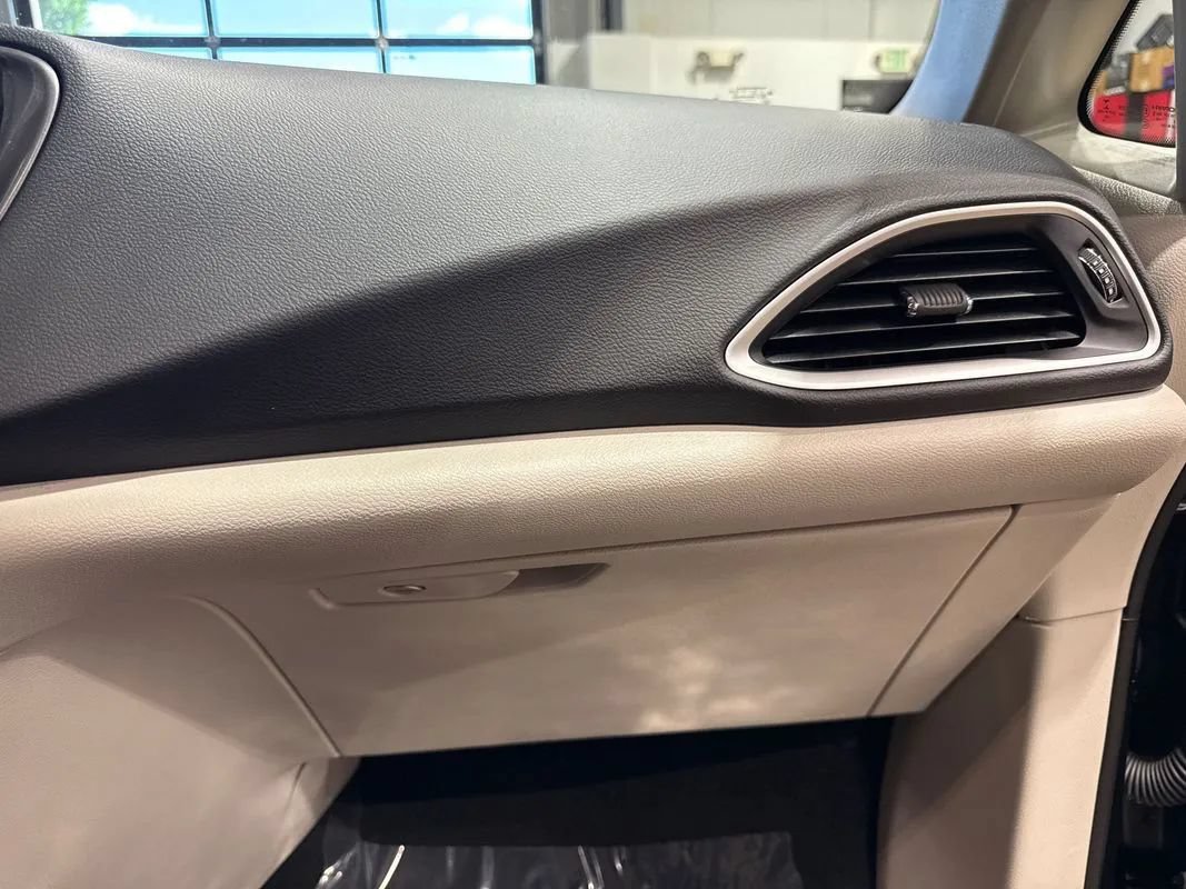 Used 2023 Chrysler Pacifica Touring-L FWD image 60