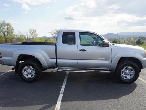 Used 2012 Toyota Tacoma PreRunner w/ SR5 Pkg image 13