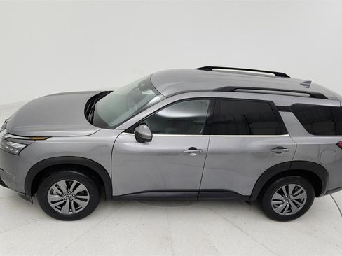 Used 2025 Nissan Pathfinder SV image 13