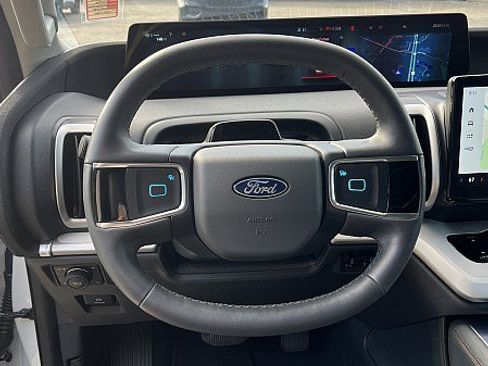 Used 2025 Ford Expedition Active AWD/4WD image 9